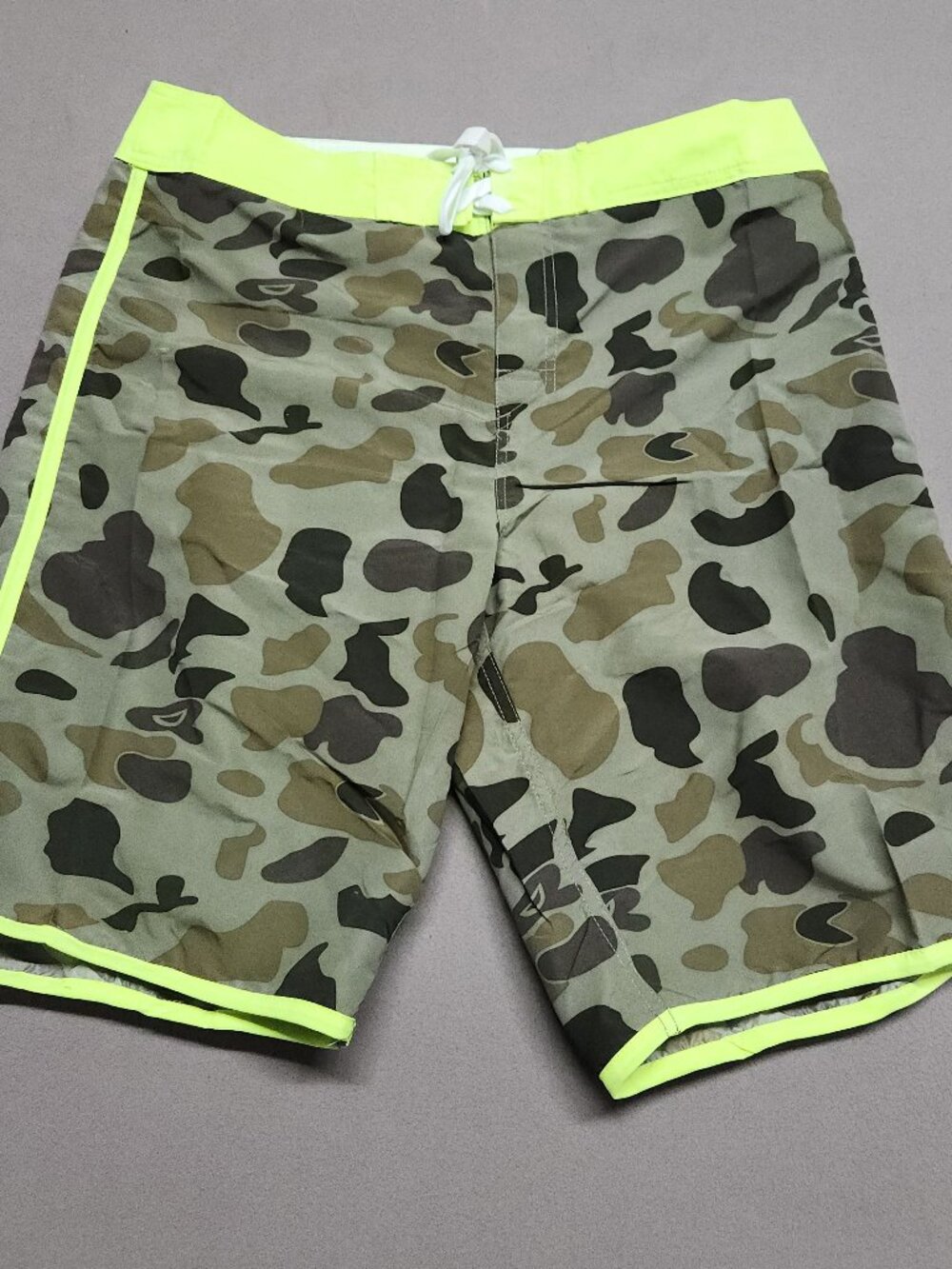 Castaways Mens Board Shorts XL Swim Trunks Camo Neon Yellow Polyester 132